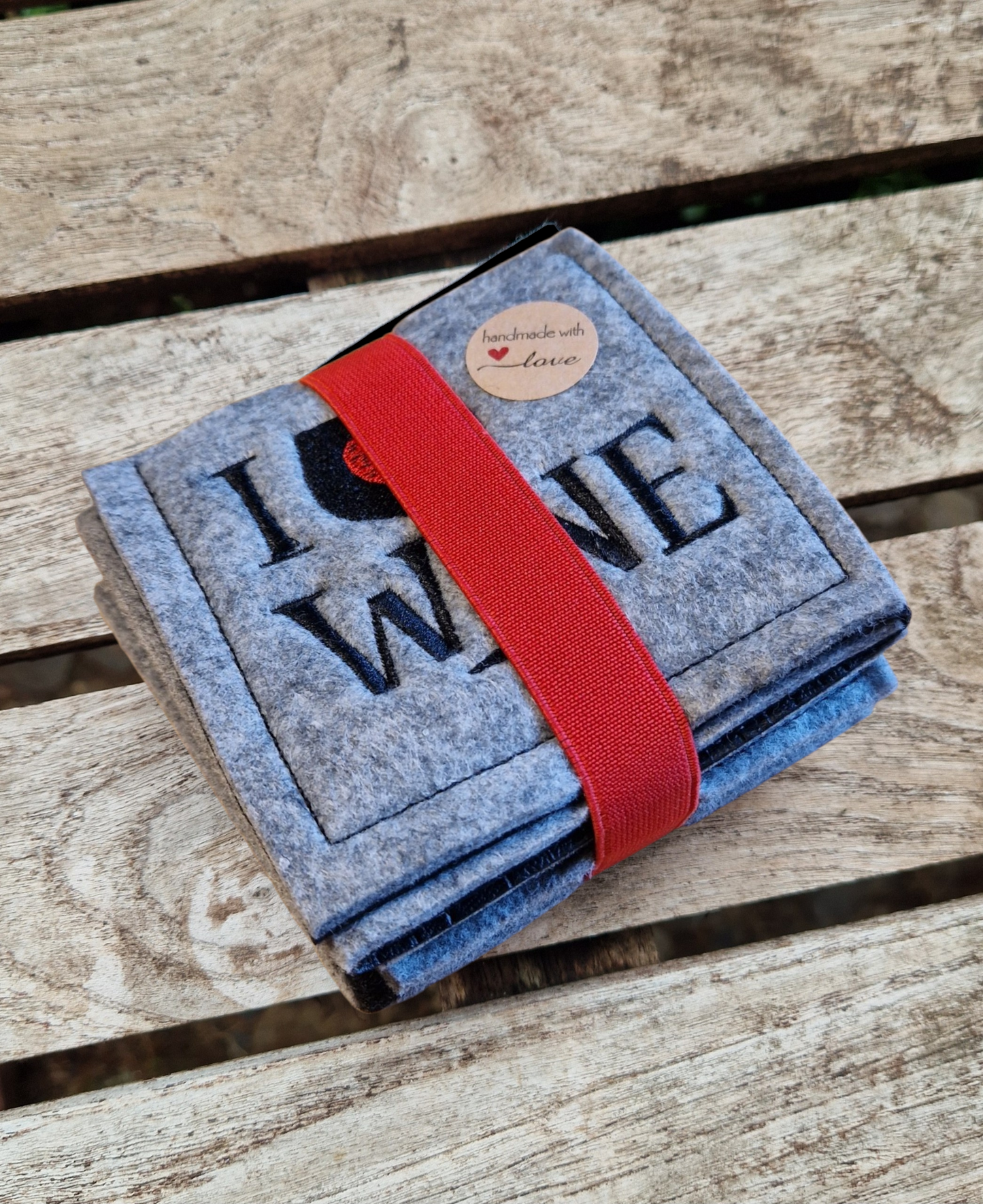 Praktisches Sitzkissen to Go mit Bestickung "WeinLiebe" für Camping, Wandern, Outdoor, Festivals u.v.m. (Kopie) (Kopie) (Kopie) (Kopie) (Kopie) - Pirouette Handmade