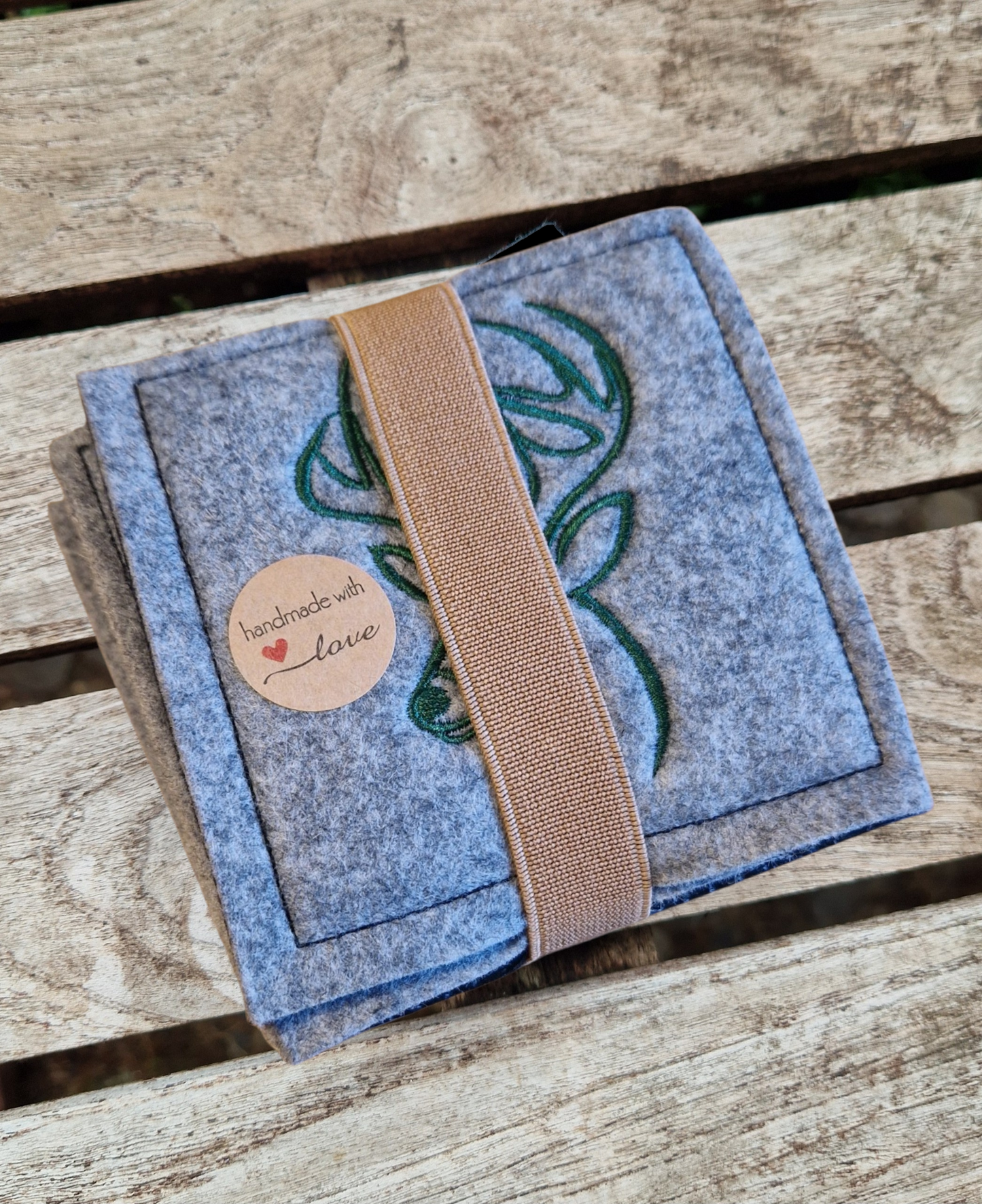 Praktisches Sitzkissen to Go mit Bestickung "Hirsch" für Camping, Wandern, Outdoor, Festivals u.v.m. (Kopie) (Kopie) - Pirouette Handmade