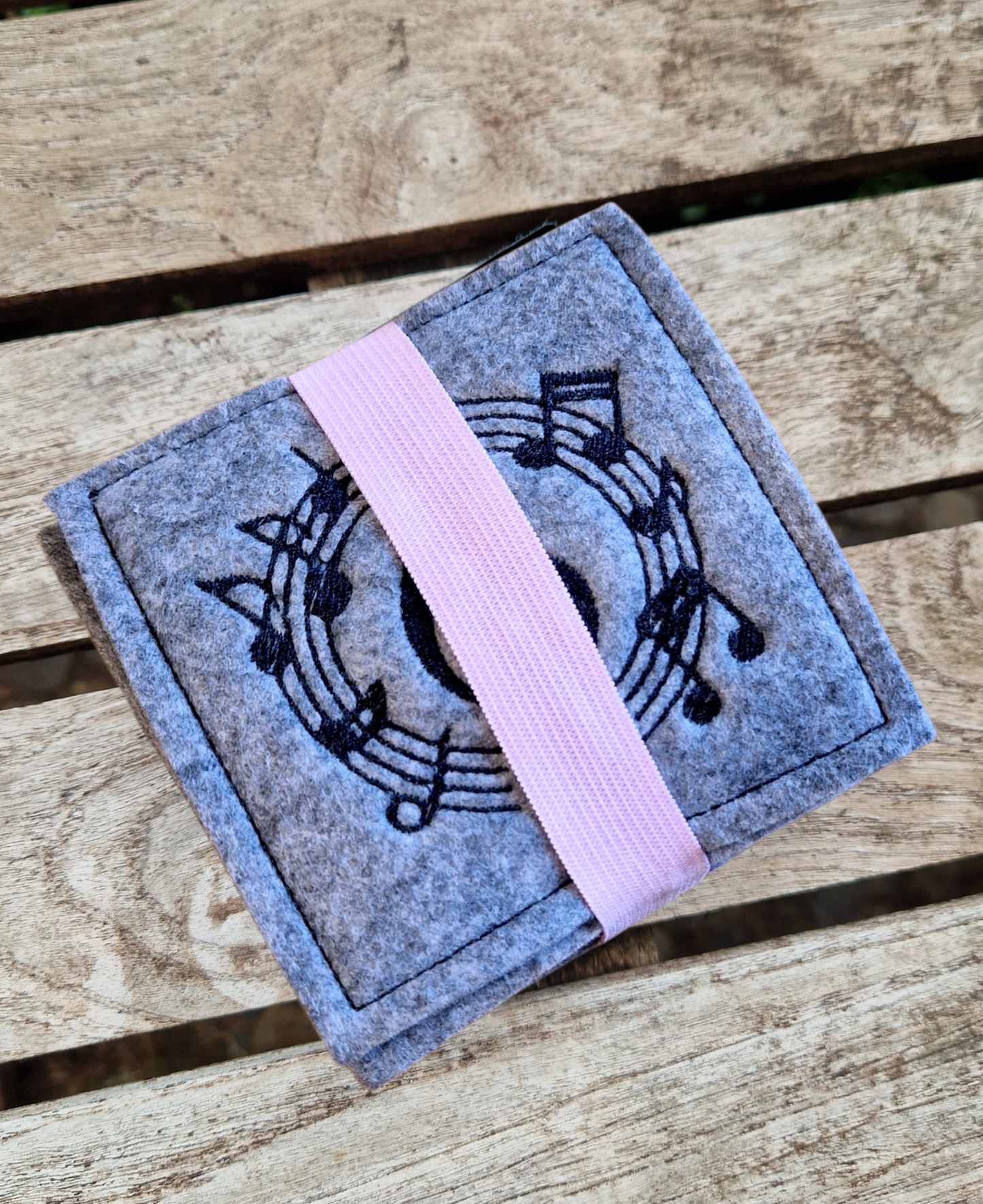 Praktisches Sitzkissen to Go mit Bestickung "Musik" für Camping, Wandern, Outdoor, Festivals u.v.m. (Kopie) (Kopie) (Kopie) (Kopie) - Pirouette Handmade