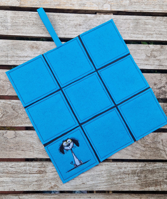 Praktisches Sitzkissen to Go mit Bestickung "Lustiger Hund" für Camping, Wandern, Outdoor, Festivals u.v.m. - Pirouette Handmade