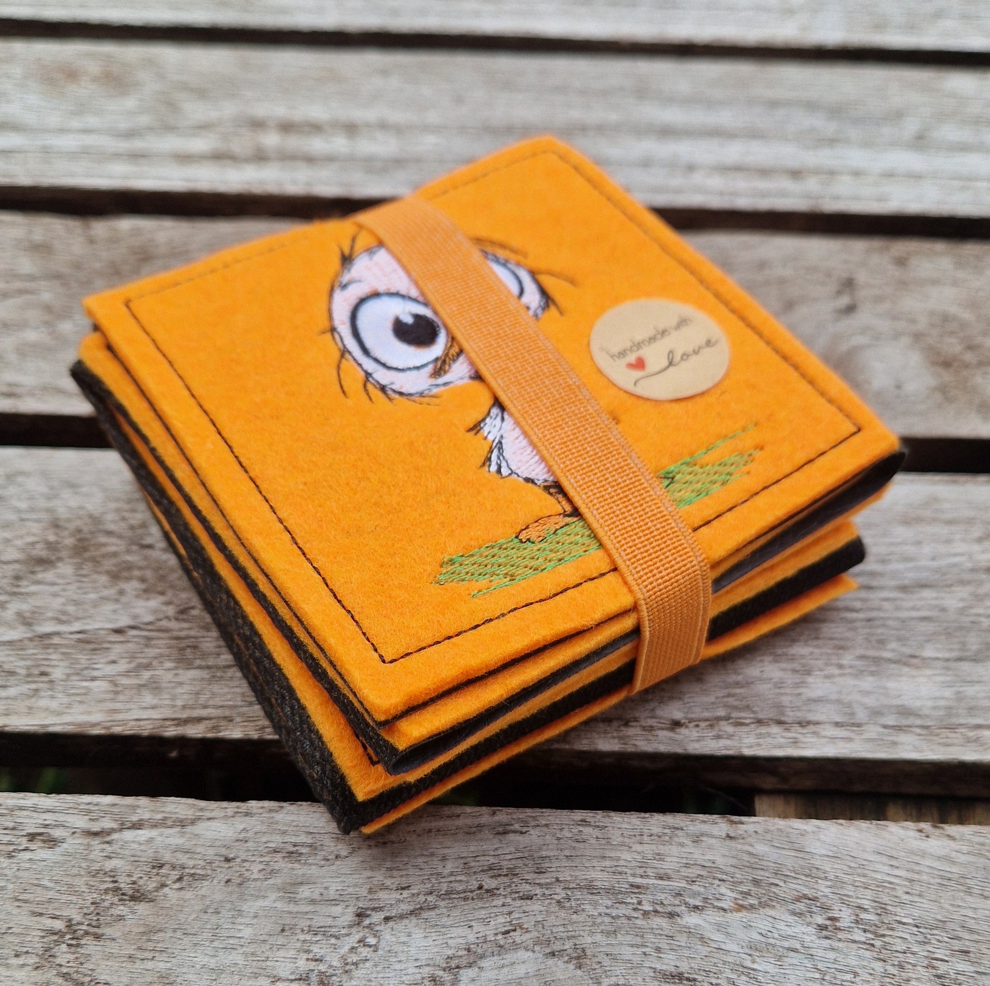 Praktisches Sitzkissen to Go mit Bestickung "Ente" für Camping, Wandern, Outdoor, Festivals u.v.m. - Pirouette Handmade