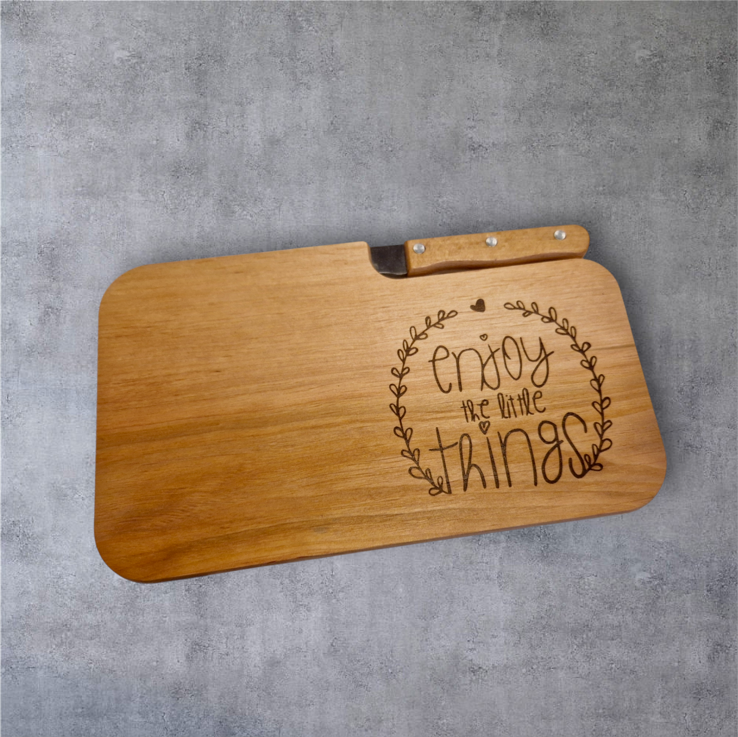 Holzbrettchen mit Messer "Enjoy the little things" - Pirouette Handmade