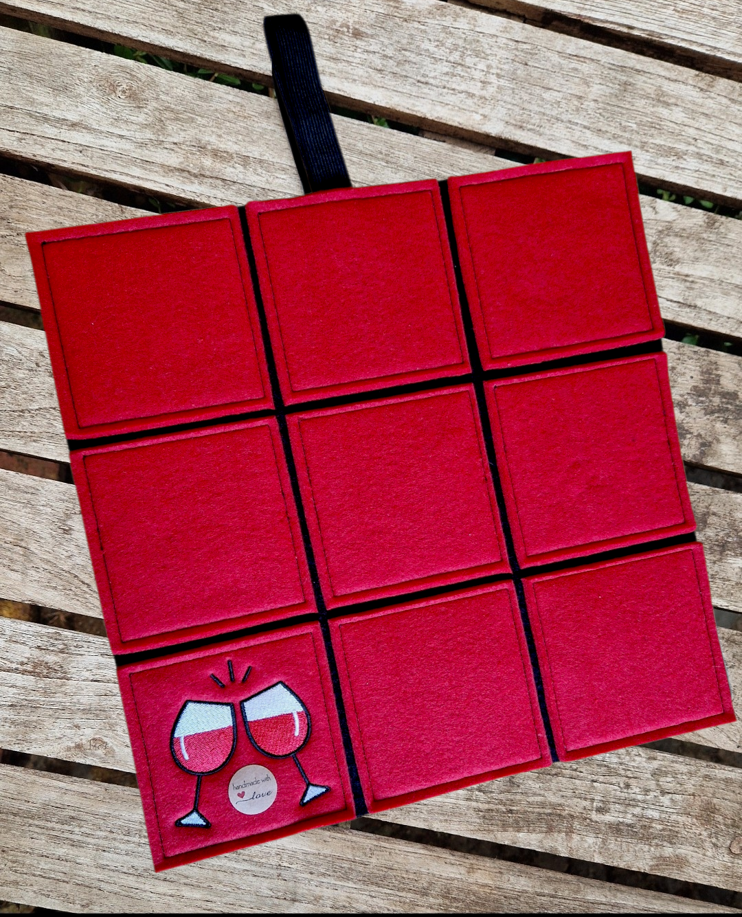 Praktisches Sitzkissen to Go mit Bestickung "Wein" für Camping, Wandern, Outdoor, Festivals u.v.m. (Kopie) - Pirouette Handmade